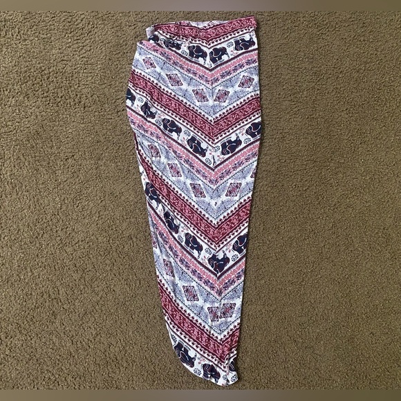 Rue21 asymmetrical elephant printed skirt in burgundy/red size medium - Picture 5 of 5